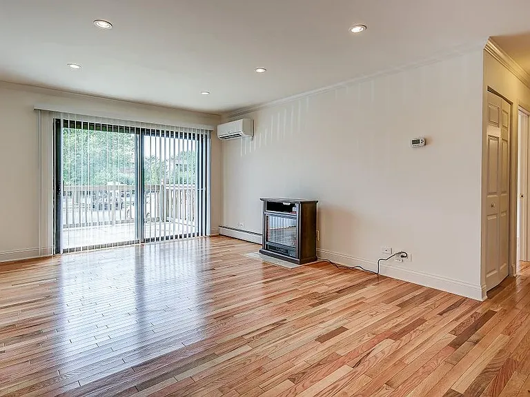 Emerald Court Apartments — Photo 45