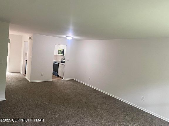 3rd image of 1273 Chateau Dr