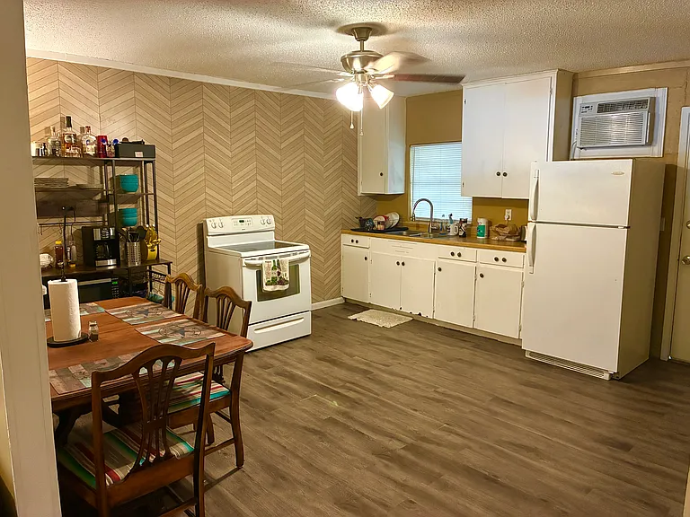 Kitchen Dining Area