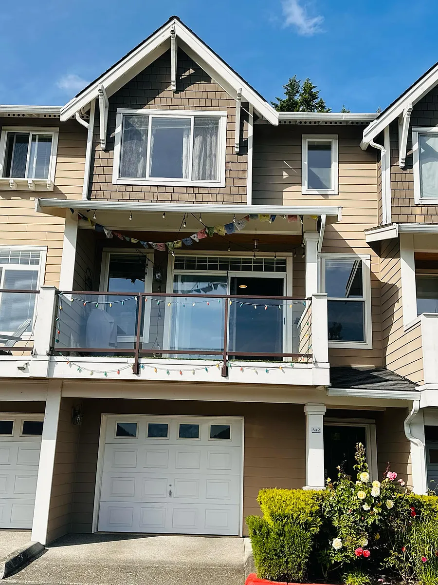 Photo 1 of 24 - 23120 SE Black Nugget Rd #AA2 - Issaquah, WA Primary Photo - 23120 SE Black Nugget Rd #AA2