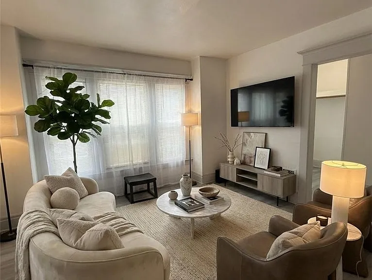 61 Baxter St #UPPER — Photo 4
