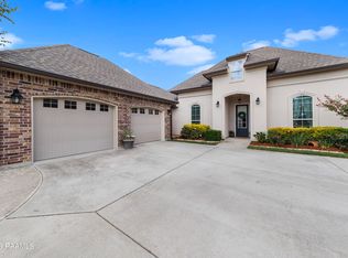 210 Meadowland Dr, Lafayette, LA 70507