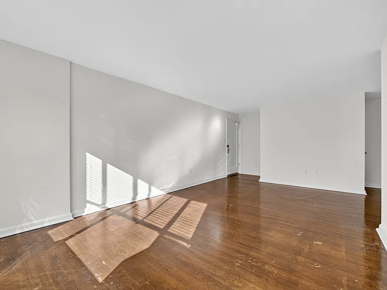 1010 G St NE #204 — Photo 6