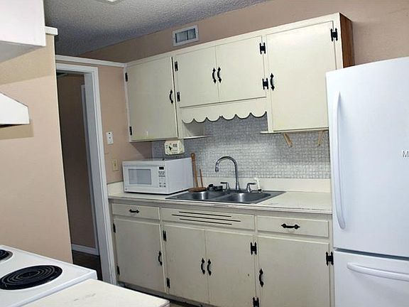 4th image of 250 Palmyra Dr