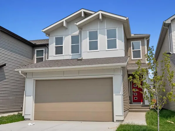 43 S Belvedere Point SE, Calgary, AB T2A 7Y9