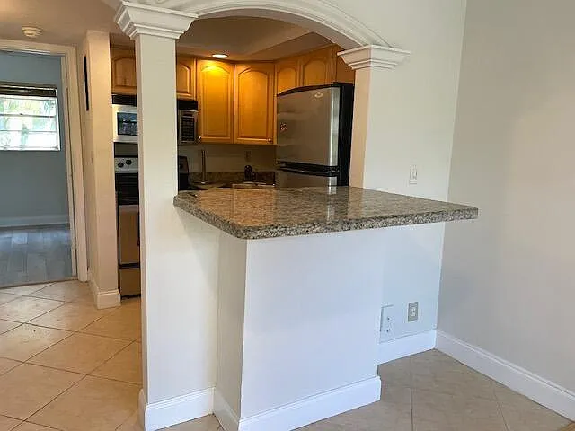 901 NE 3rd St #203 — Photo 6