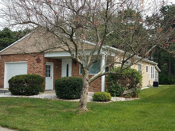 2nd image of 215 Freeport Blvd