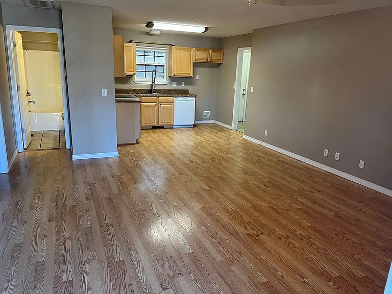 2050 N Washington Ave — Photo 5