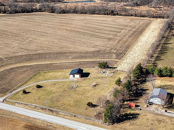 3rd image of 4365 N Oakley Rd