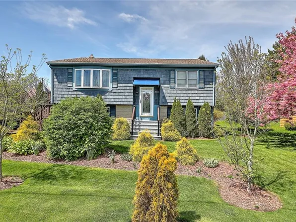 1160 Aquidneck Ave, Middletown, RI 02842