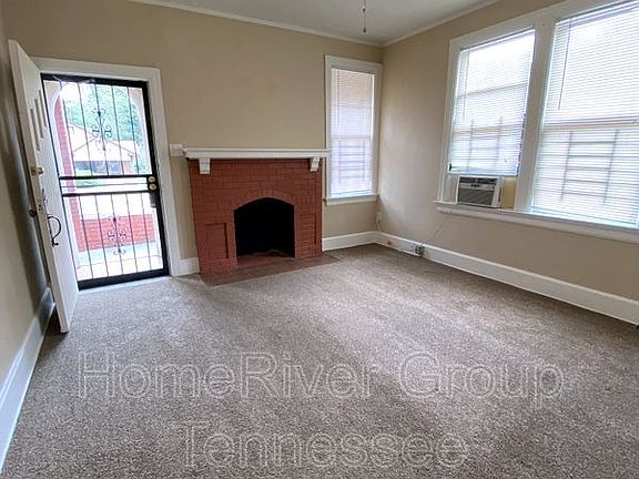 3rd image of 923 N Willett St