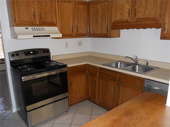 5th image of 903 Cottingham Dr
