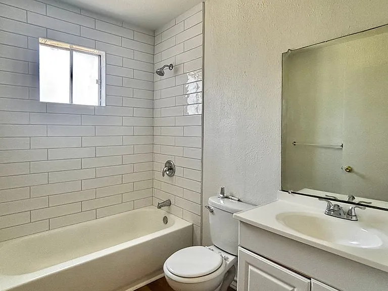 309 N Howard St — Photo 8