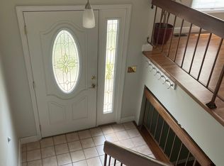 533 Treetop Village Dr, Ballwin, MO 63021