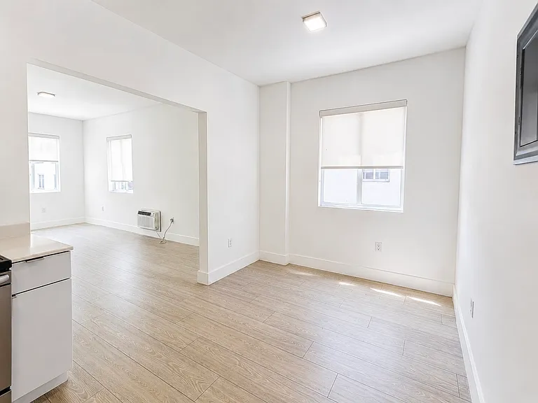 6918 Bay Dr — Photo 4
