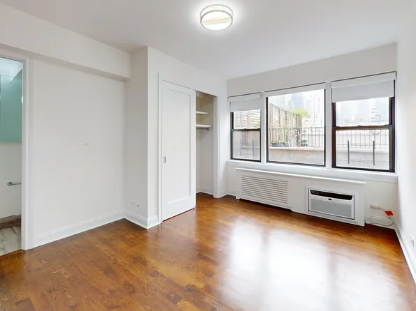 20 Beekman Place image 5 of 10