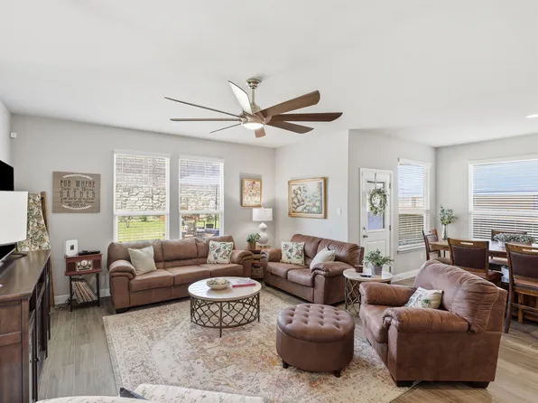 1104 Eastland Ln, Weatherford, TX 76087
