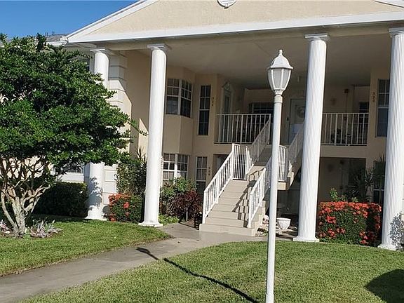 2nd image of 326 Grove Isle Cir #326