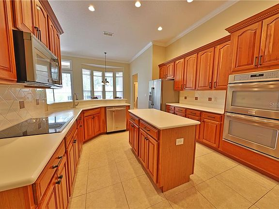 3rd image of 502 Majestic Oak Dr