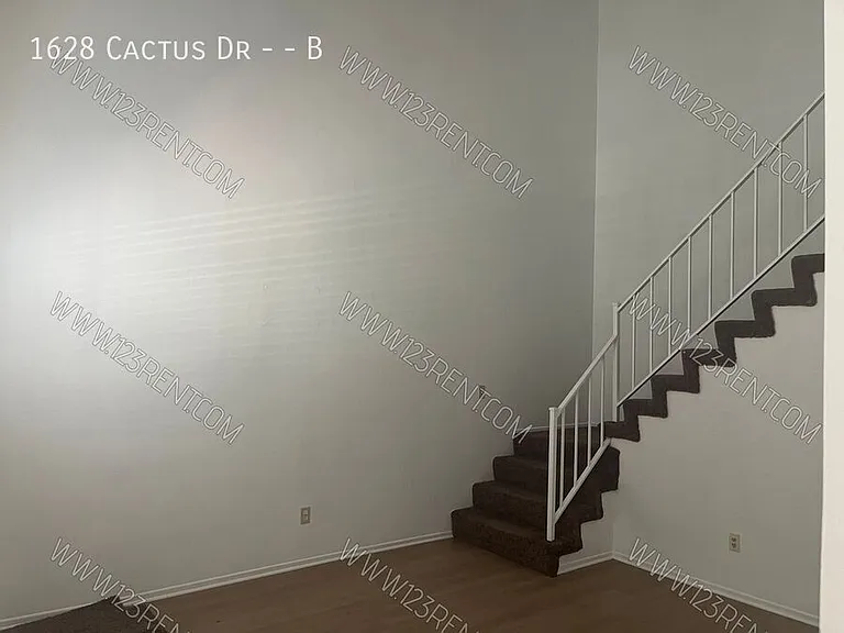 1628 Cactus Dr #B — Photo 3