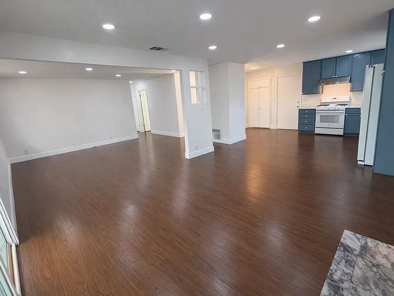 2217 Santa Fe Ct — Photo 8