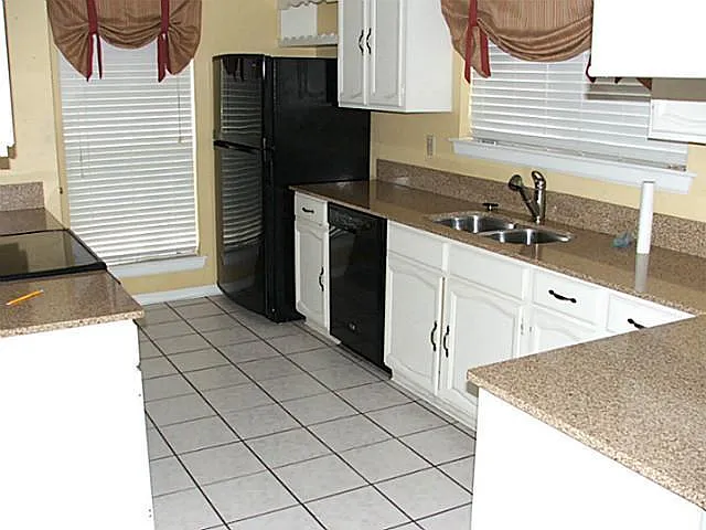 910 Bitternut Dr — Photo 6