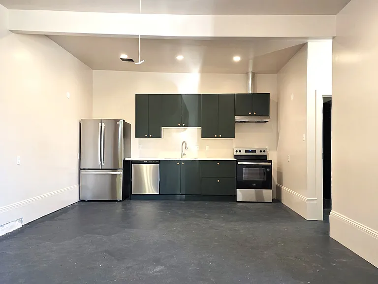 2808 S Saratoga St — Photo 2