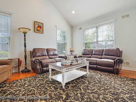 5th image of 192 Enclave Blvd