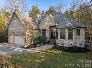 86 Oak Hollow Dr, Asheville, NC 28805