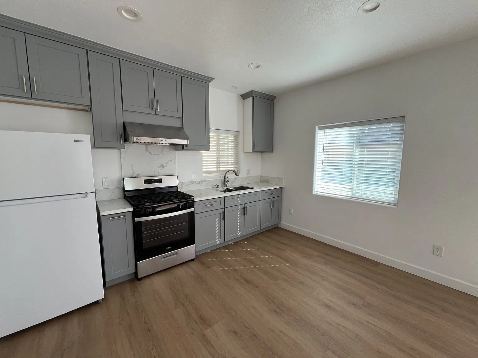 2 bed, 730 sqft, $2,600 — Photo 3
