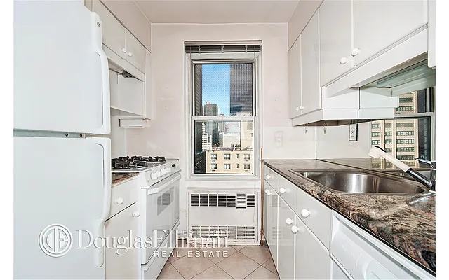 Sold by Douglas Elliman | media 14