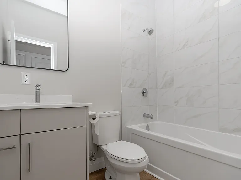 523 Bay St #14 — Photo 16