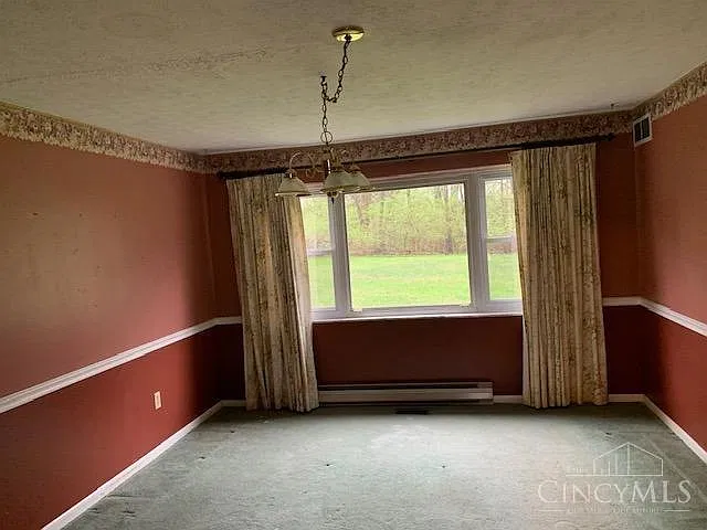 4 bed, 2200 sqft, $2,500 — Photo 3
