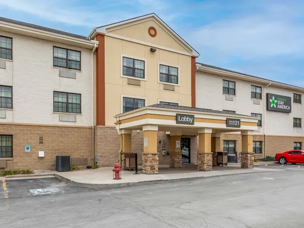 Milwaukee - Wauwatosa, 11121 W North Ave, Milwaukee, WI 53226