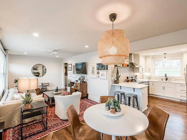 1003 Woods Lake Dr — Photo 11