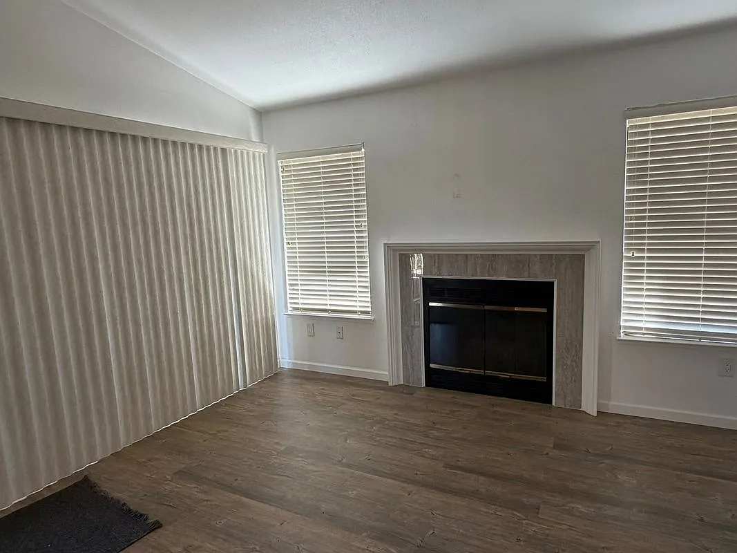 2 bed, 2.0 bath, 840 sqft, $3,000 — Photo 3