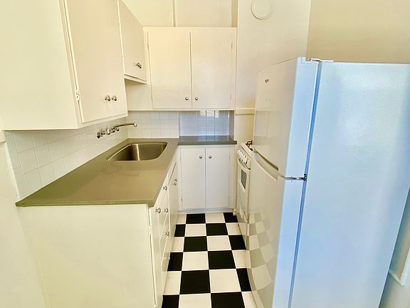 4th image of 535 Geary St #0B-1Ba-495Sqft
