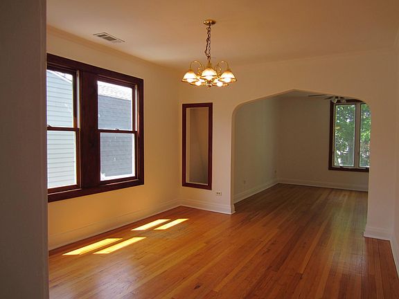 3rd image of 5639 N Karlov Ave #2