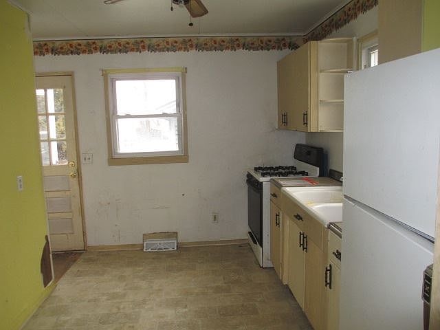 2nd image of 403 E Pearl St
