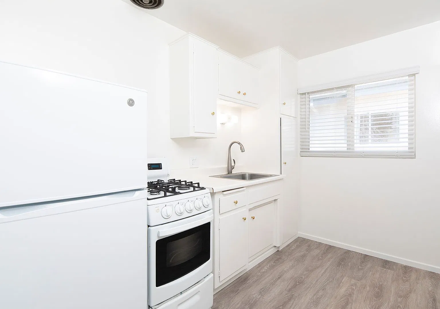 1128 Felspar Street — Photo 4