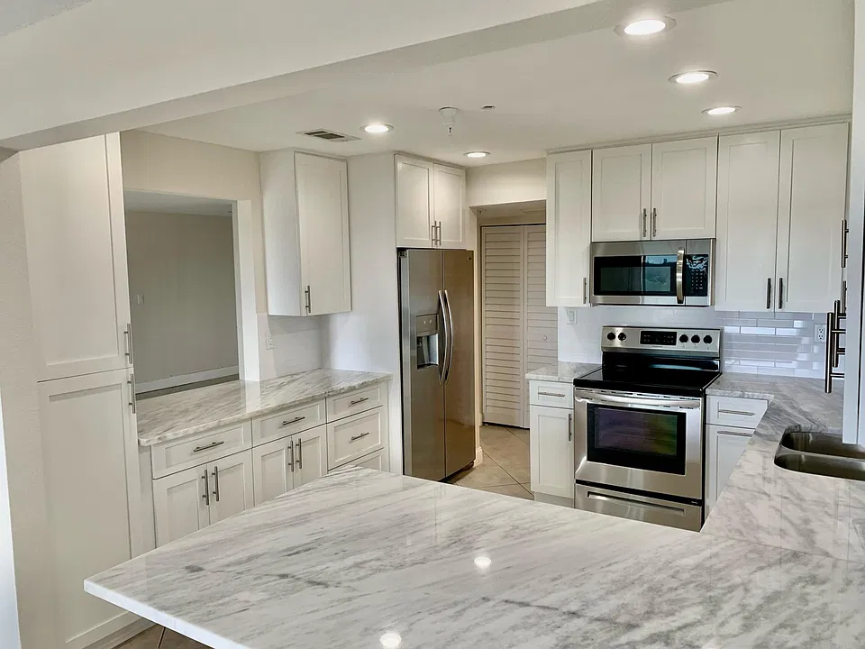 2780 N Riverside Dr #703
