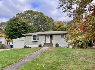 25 Savi Ave, Waterford, CT 06385