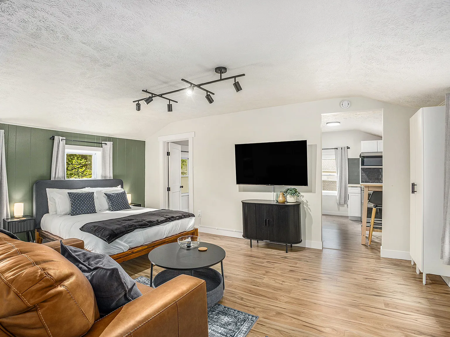 Studio, 425 sqft, $2,497 — Photo 3