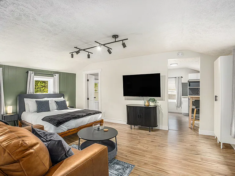 37 Gold Ave NW #3 — Photo 3