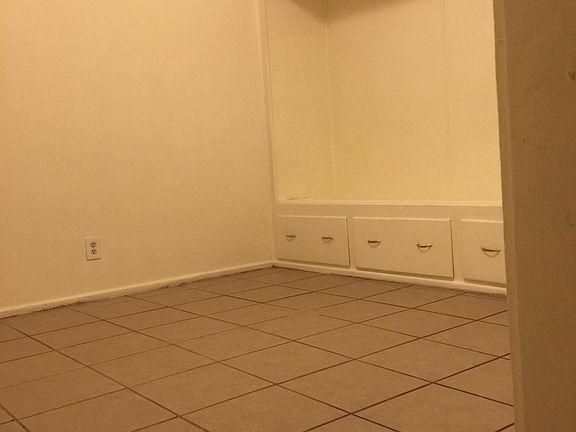 5th image of 2400 Pershing Dr APT 4