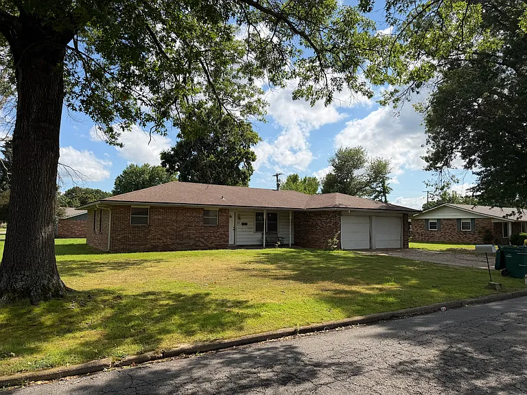 702 E Ida Ave — Photo 3