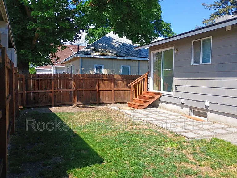 702 E Bridgeport Ave — Photo 20