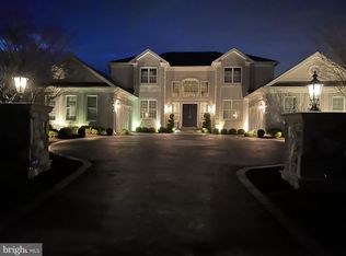 10613 Rivers Bend Ln, Potomac, MD 20854