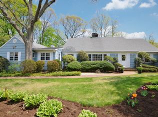 4 Wedgewood Ln, Halesite, NY 11743