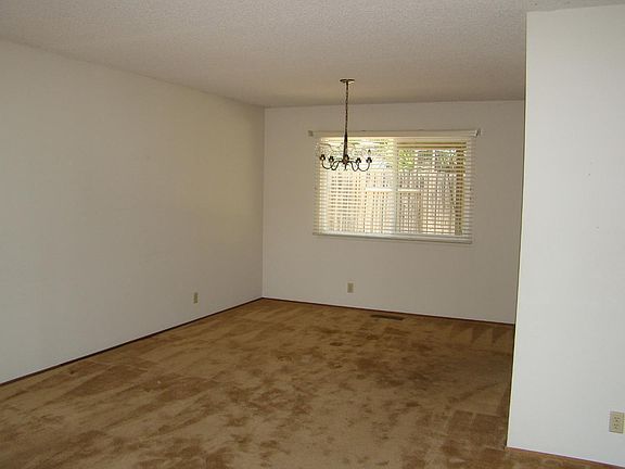 3rd image of 475 La Baree Dr